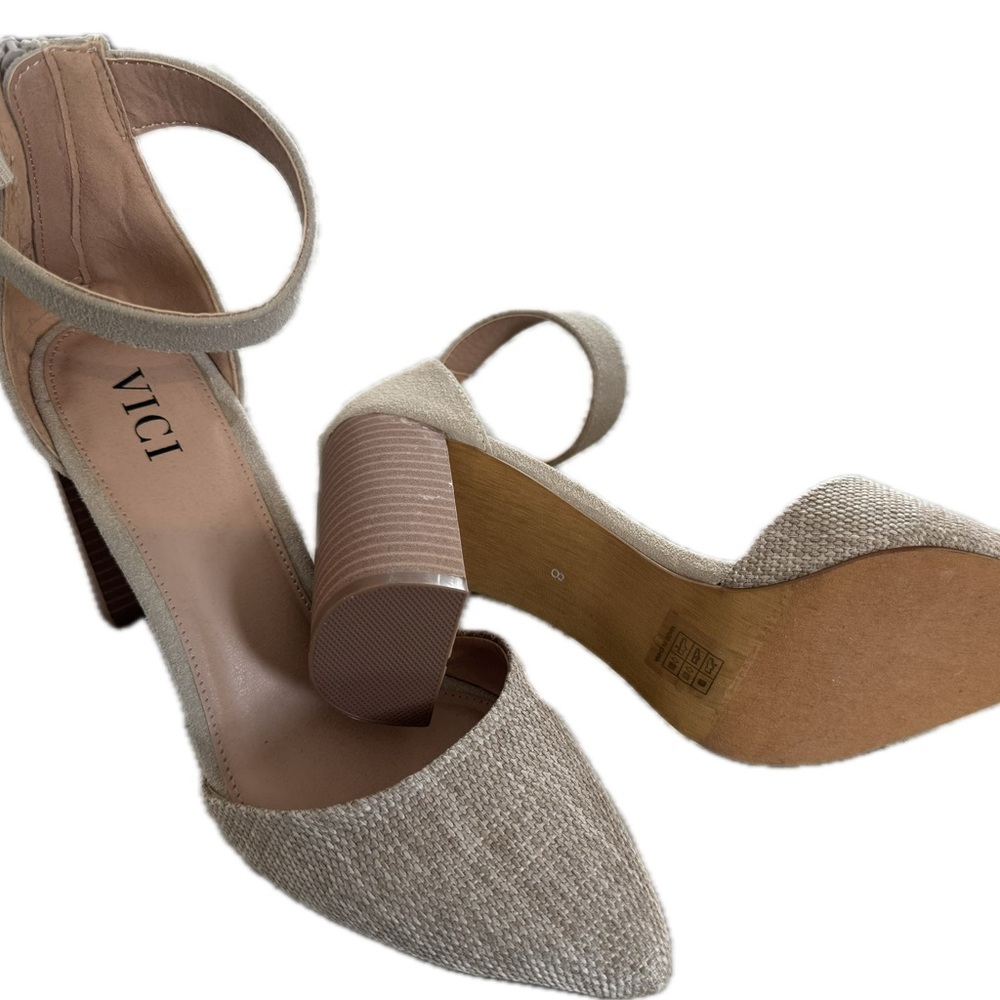 VICI tan / nude pumps